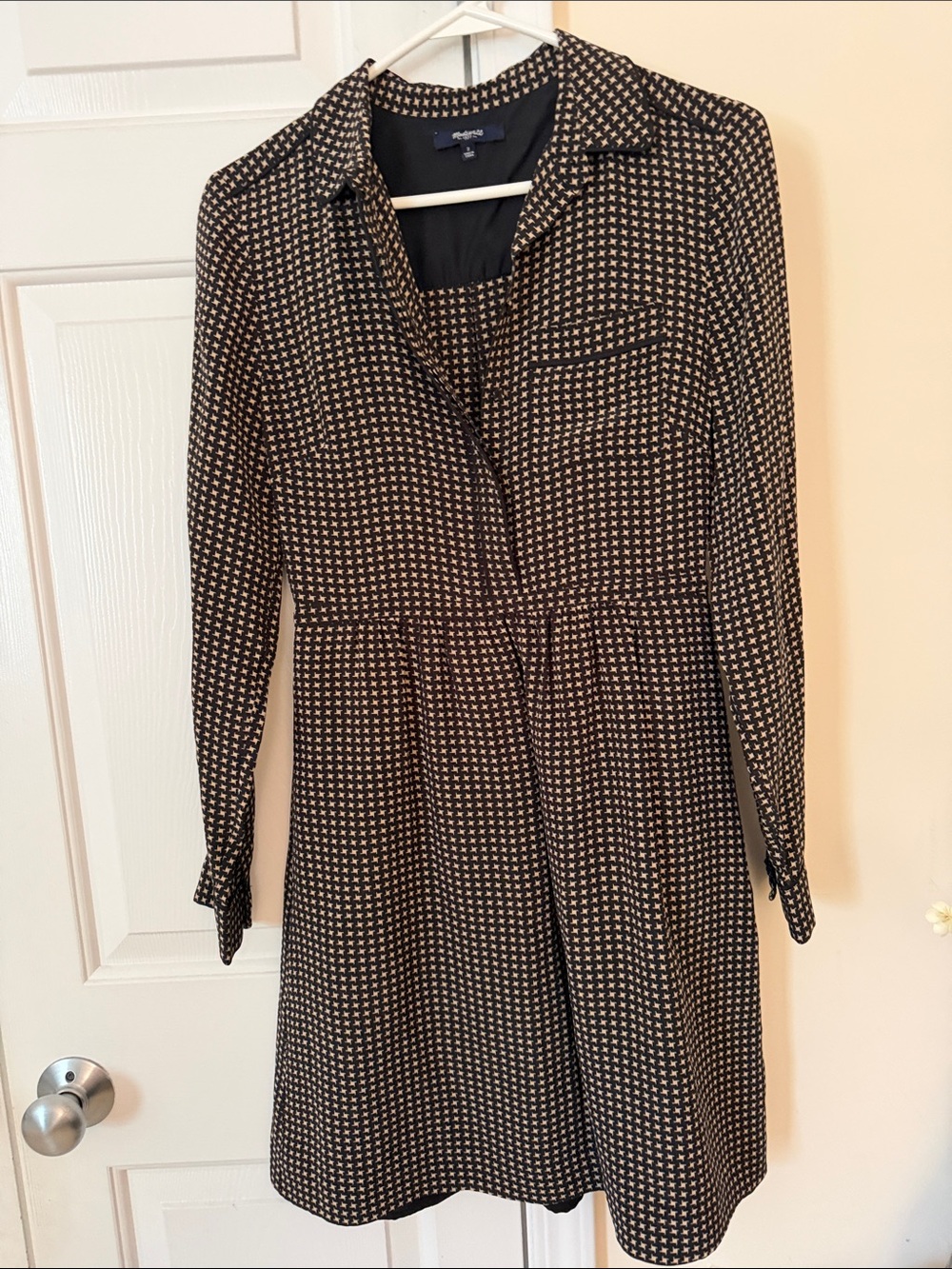 Madwell Women's Black and Cream Long-Sleeve Patterned Shirt Dress